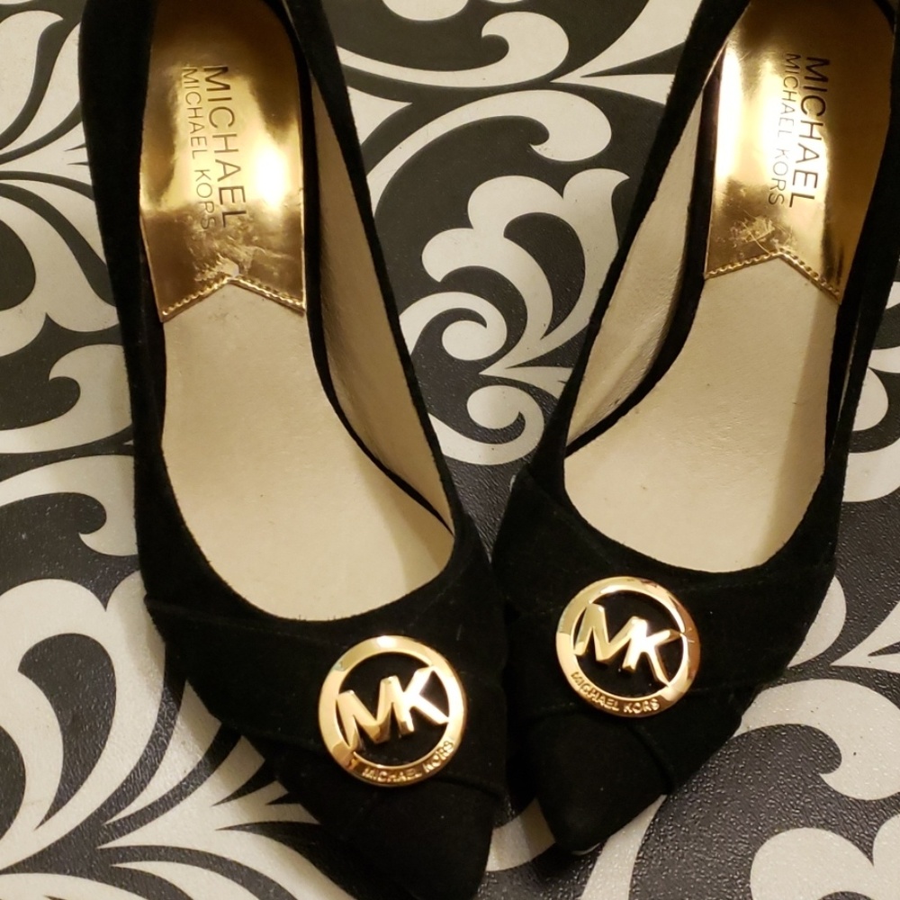 Micheal Kors 6.5 black suede heels
